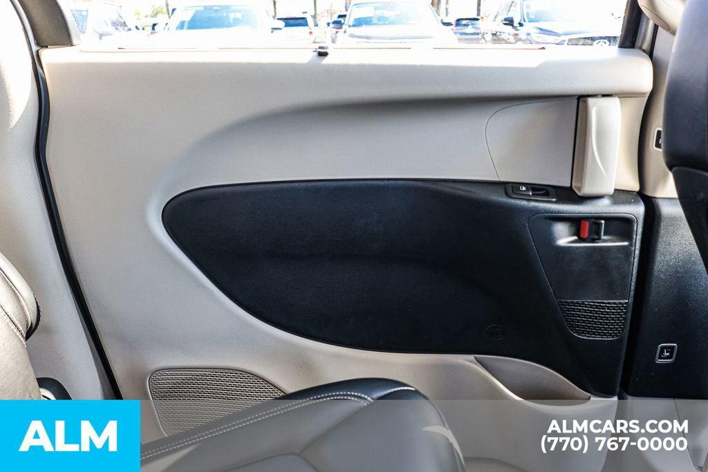 Used 2024 Chrysler Pacifica Touring-L FWD image 54