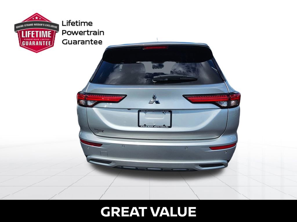 Used 2023 Mitsubishi Outlander SE image 10