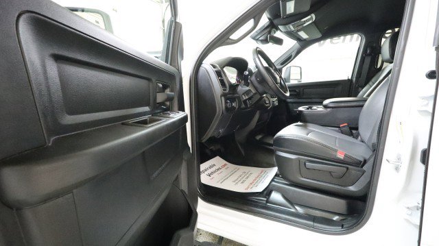 Used 2025 RAM 3500 Tradesman w/ Chrome Appearance Group AWD/4WD image 9