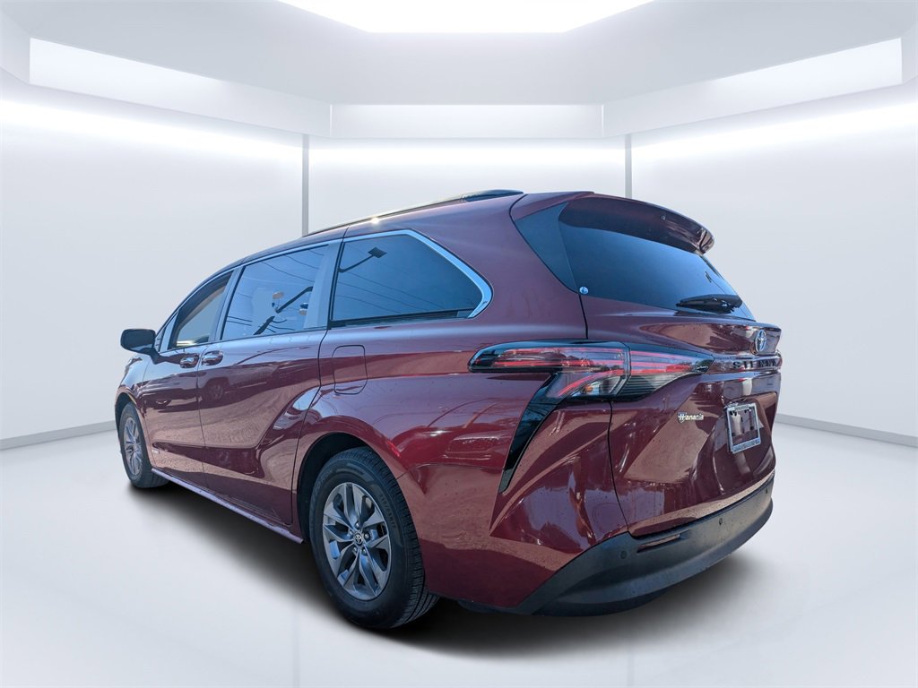 Used 2021 Toyota Sienna XLE w/ XLE Plus Package image 5