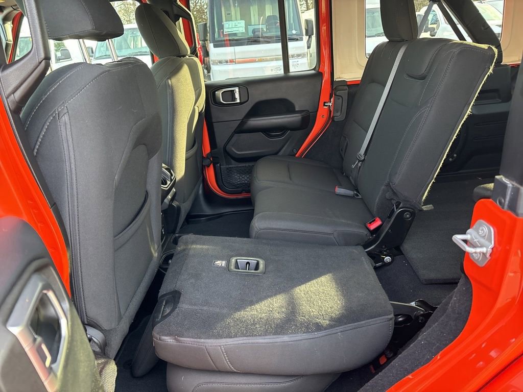 Used 2018 Jeep Wrangler Unlimited Sahara image 30