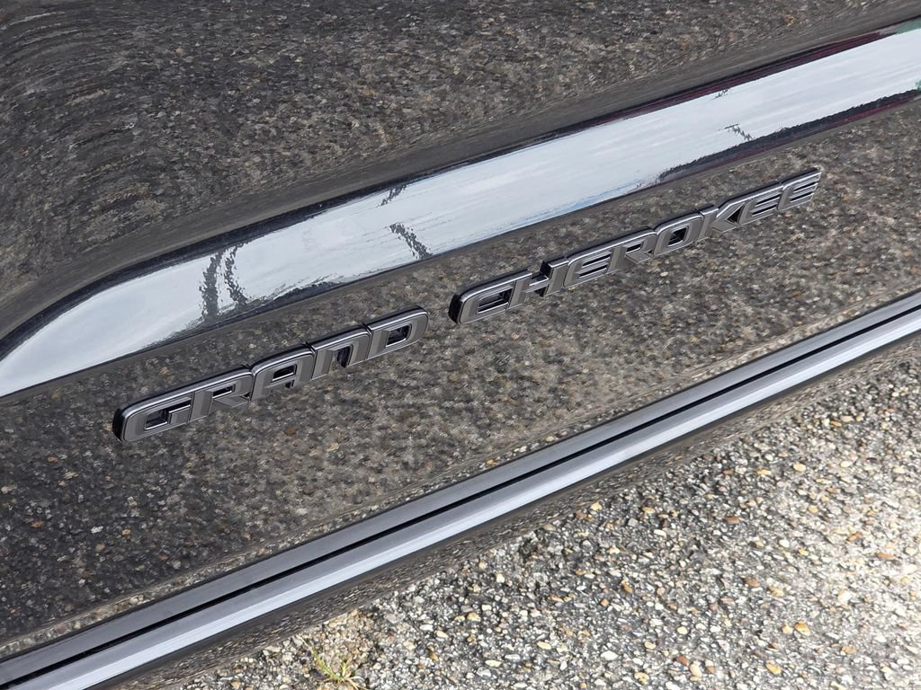 Used 2020 Jeep Grand Cherokee Altitude AWD/4WD image 35