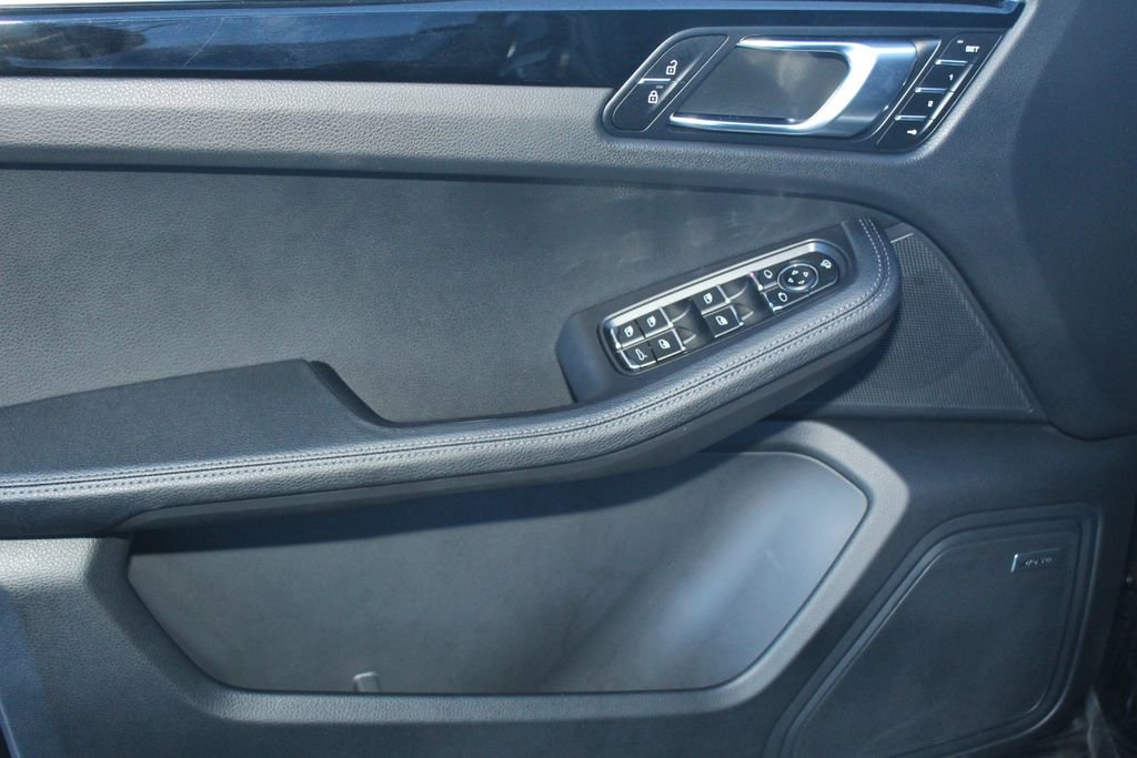 Certified 2025 Porsche Macan image 23
