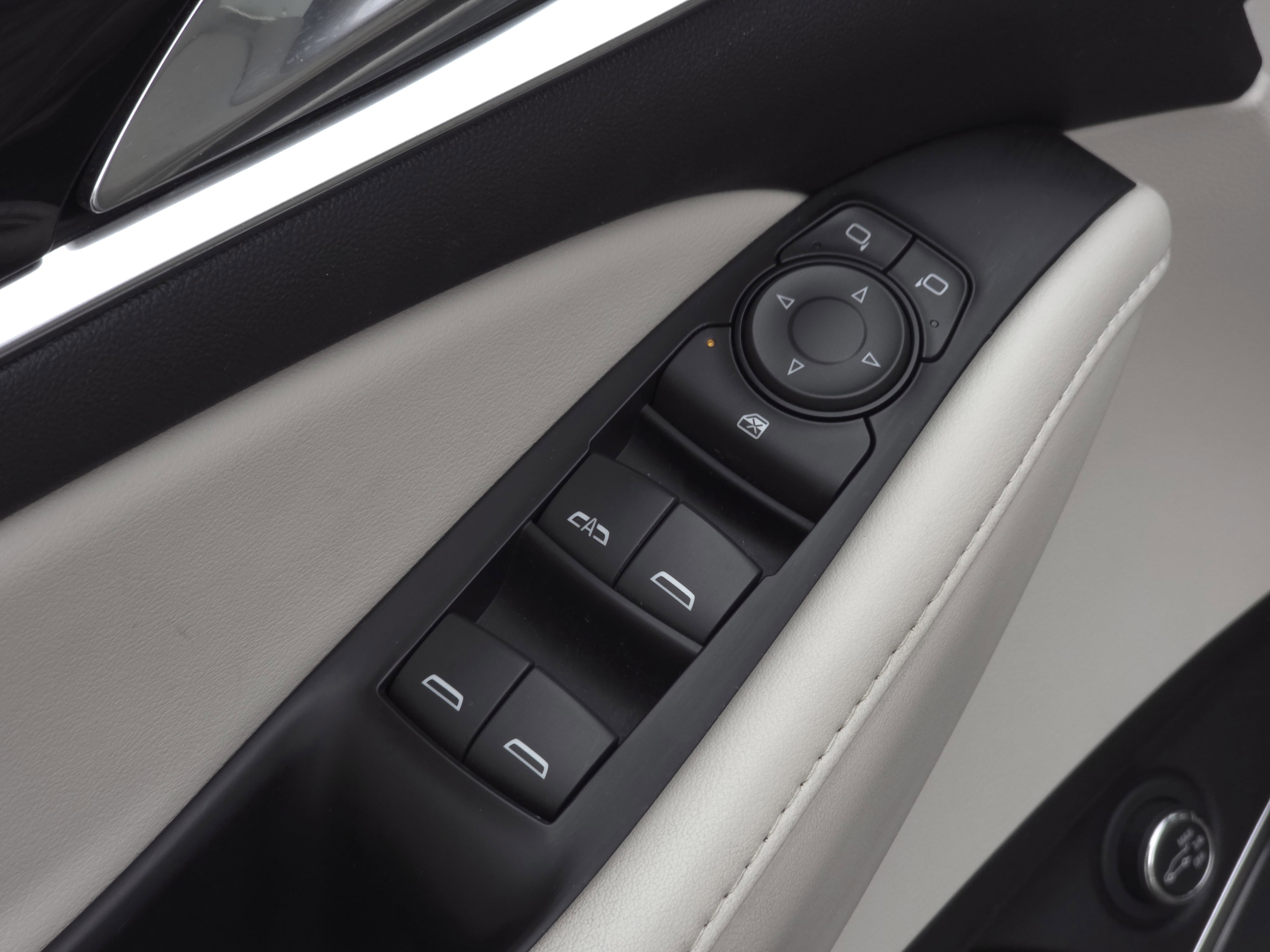 Used 2023 Buick Enclave Essence image 24