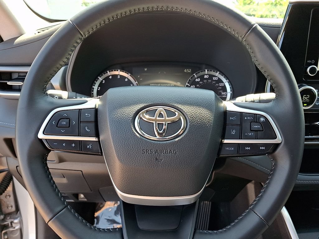 Certified 2025 Toyota Highlander LE FWD image 21