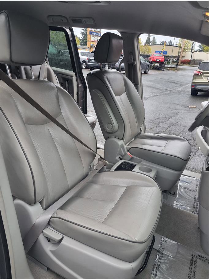 Used 2014 Nissan Quest SV w/ Leather Package image 15