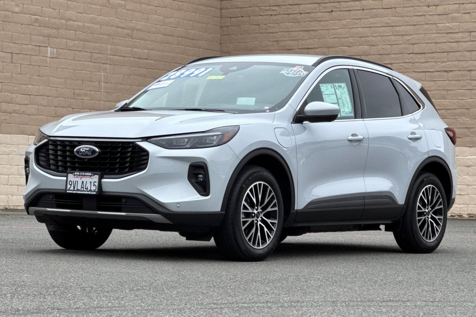Certified 2025 Ford Escape SE w/ PHEV Premium Package FWD image 11