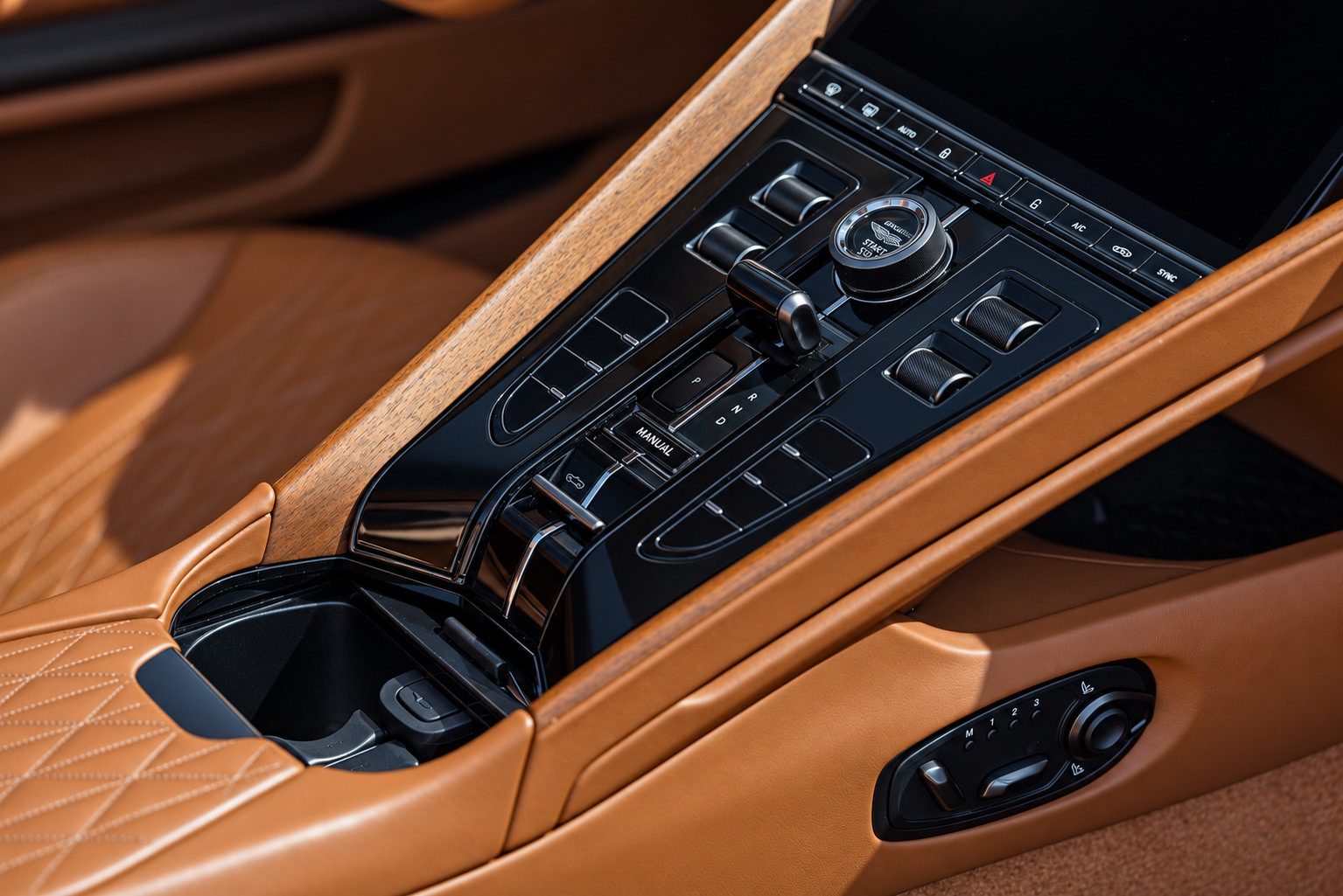 Used 2024 Aston Martin DB12 Convertible RWD image 23