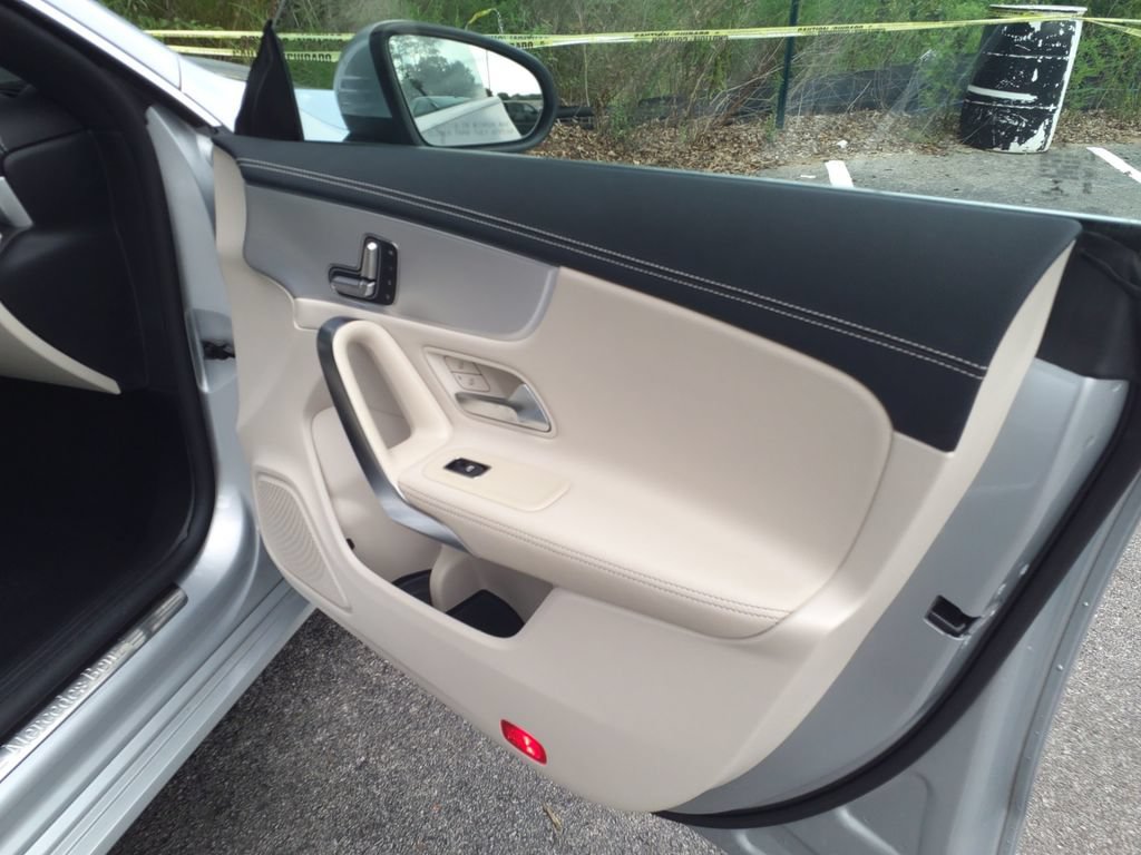 Used 2021 Mercedes-Benz CLA 250 image 11