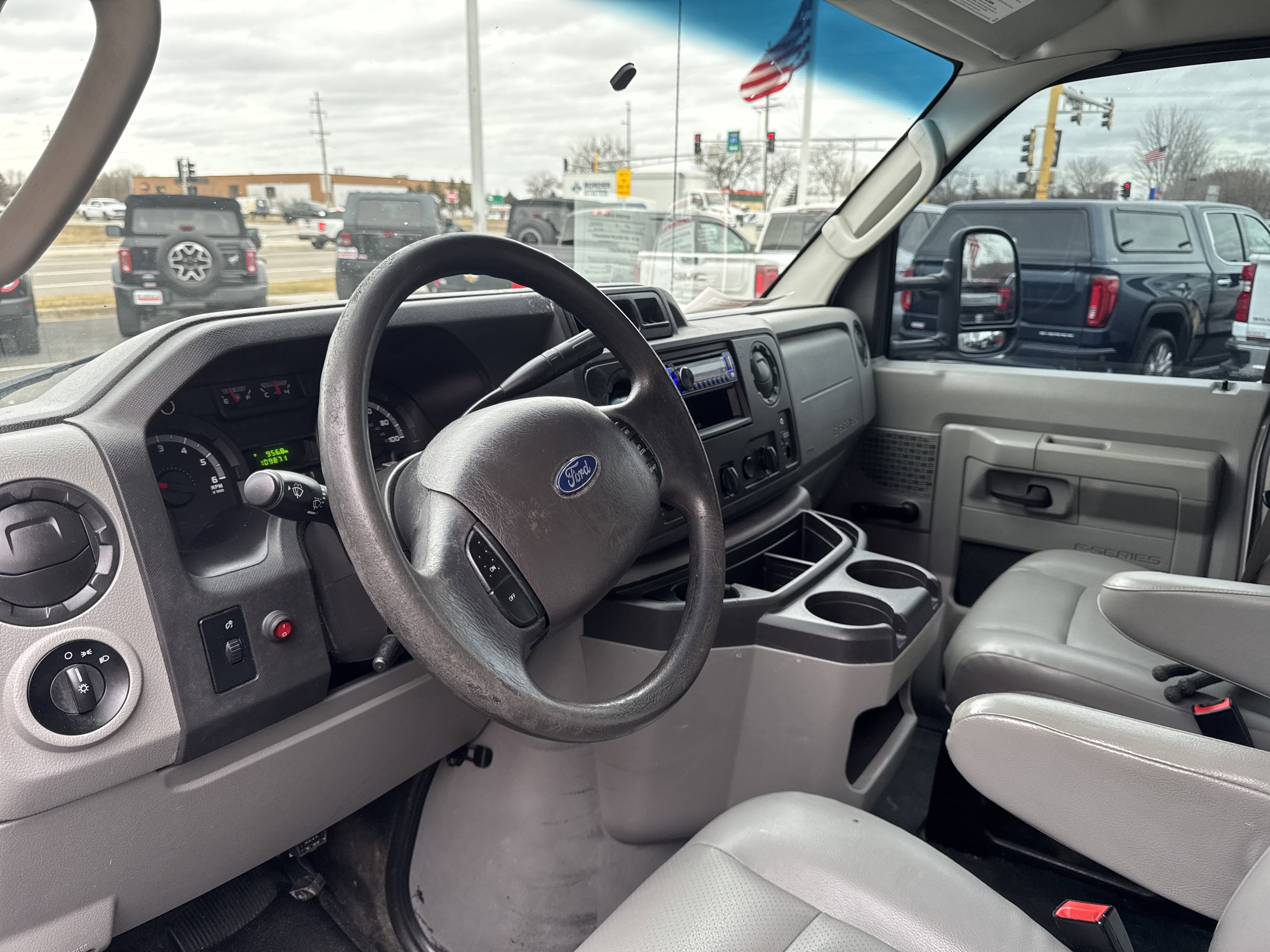Used 2019 Ford E-350 and Econoline 350 Super Duty RWD image 16
