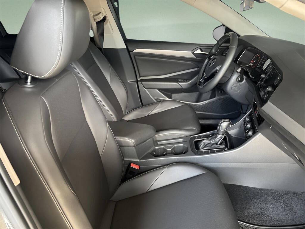 Used 2020 Volkswagen Jetta SE w/ SE Cold Weather Package image 22