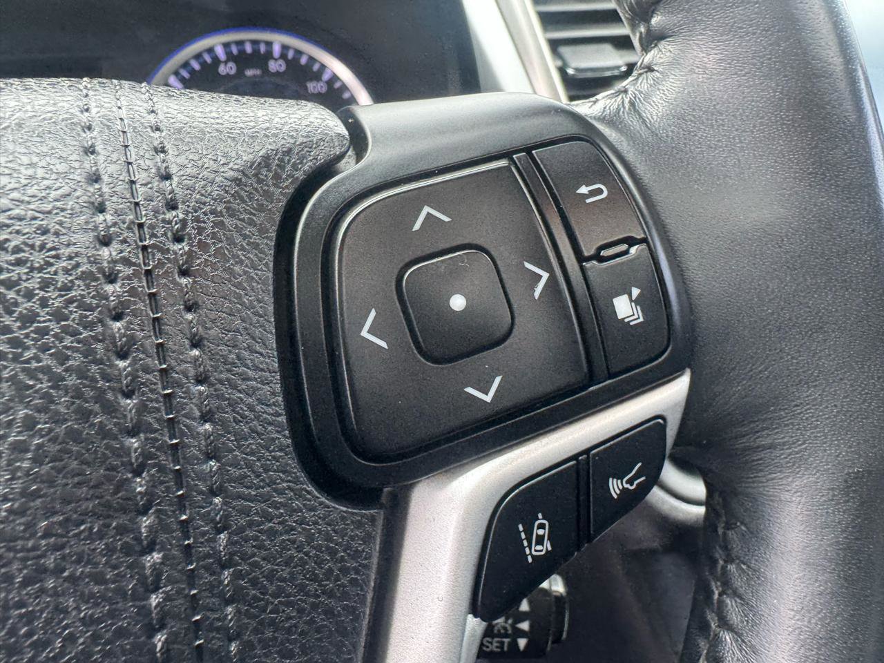 Used 2017 Toyota Highlander SE AWD/4WD image 44