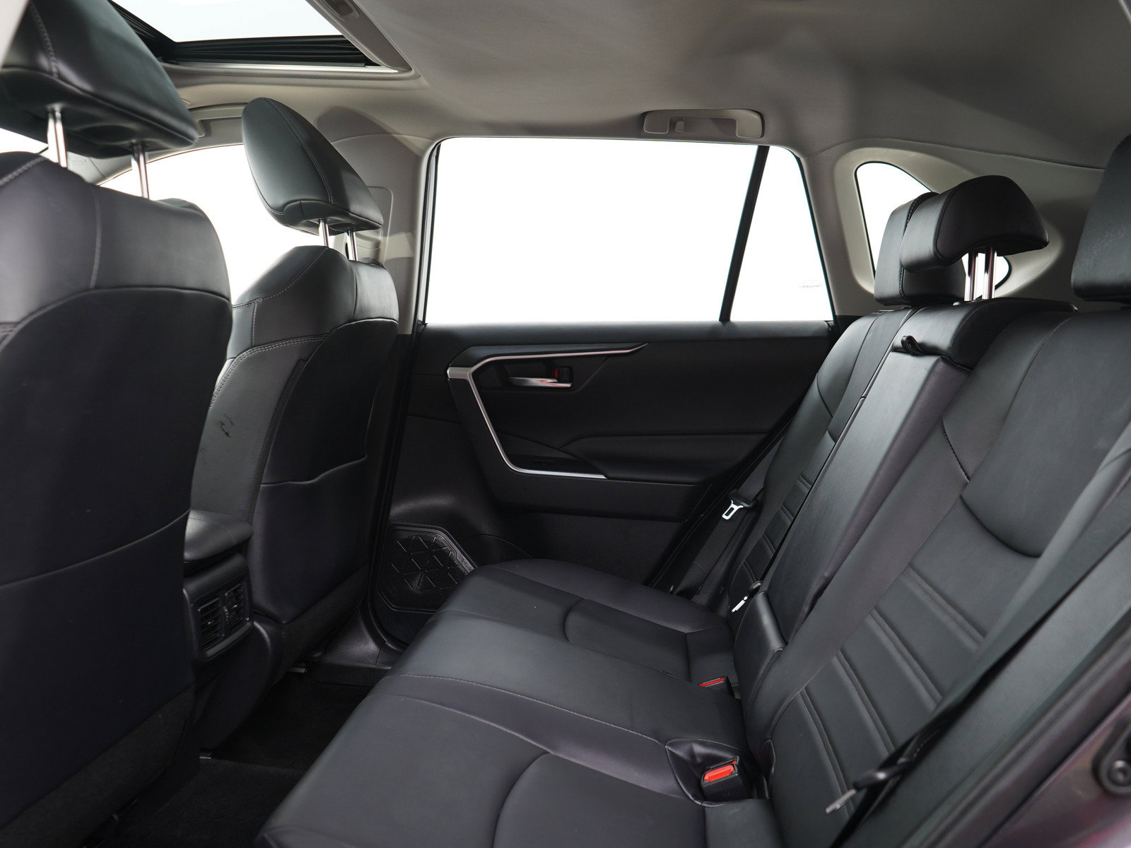 Used 2023 Toyota RAV4 XLE Premium AWD/4WD image 18