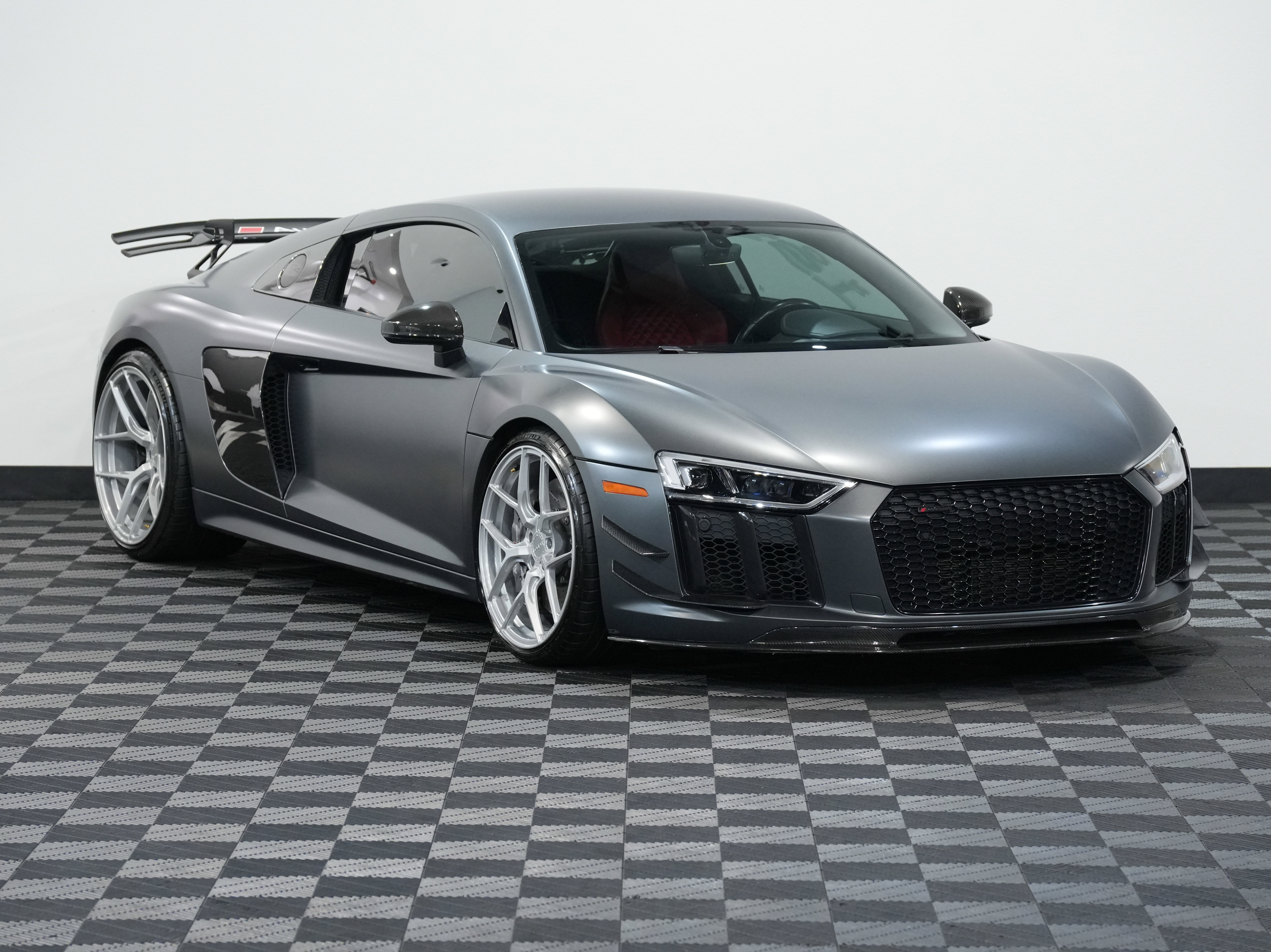 Used 2017 Audi R8 V10 plus image 5
