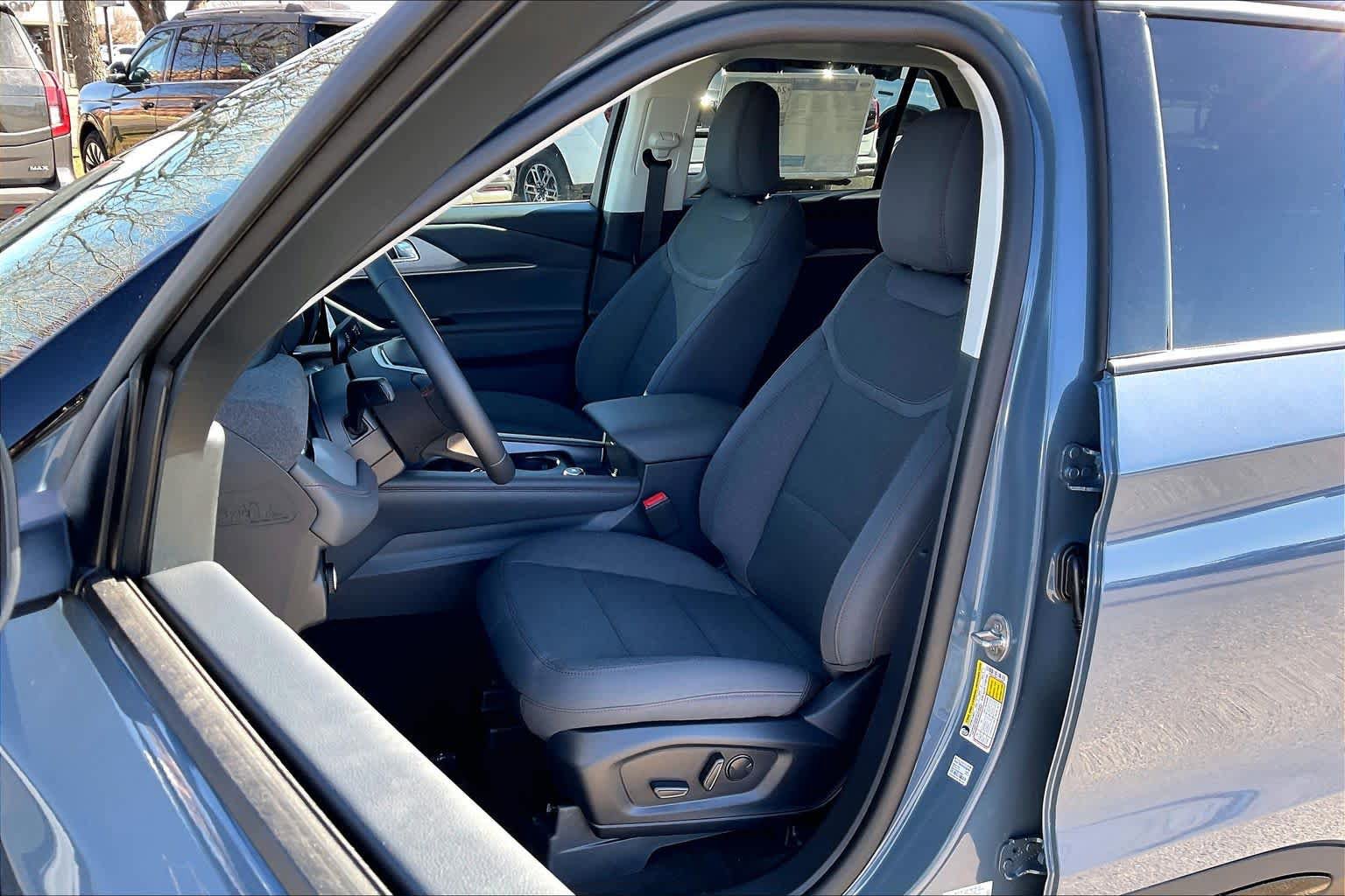 New 2026 Ford Explorer Active image 9