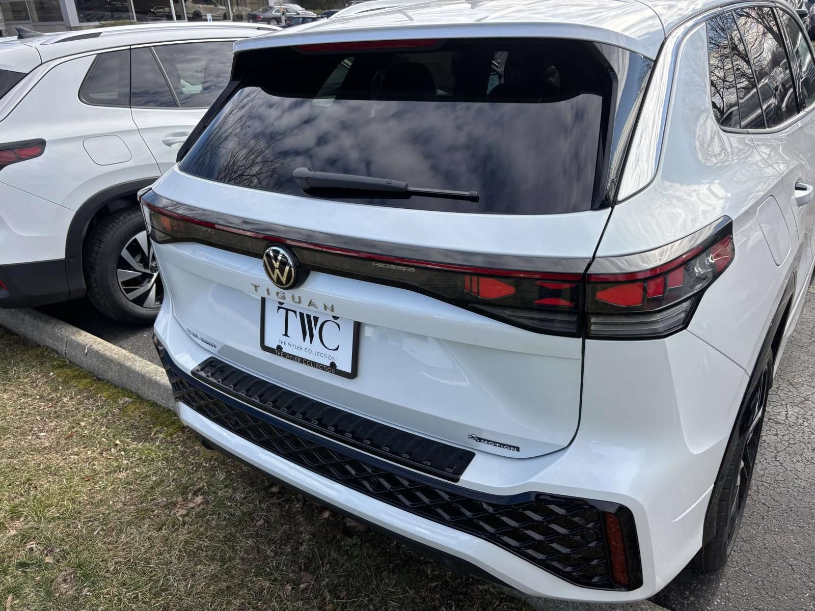 New 2026 Volkswagen Tiguan SEL R-Line AWD/4WD image 8