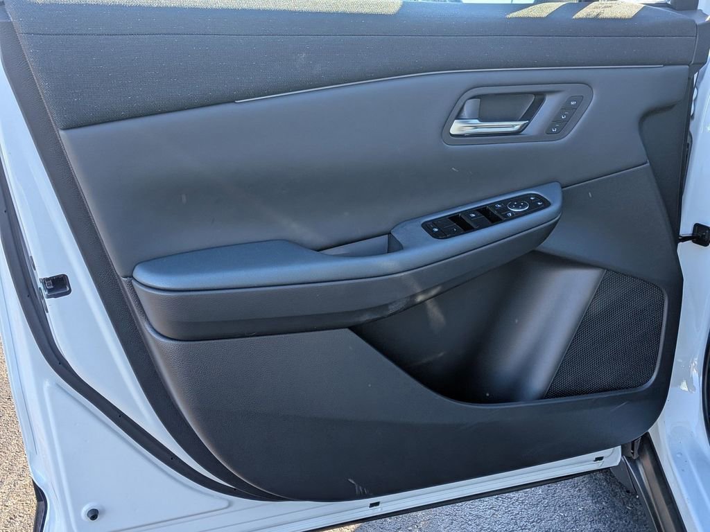 New 2026 Nissan Leaf Platinum+ w/ Cargo Package (Platinum+) image 9