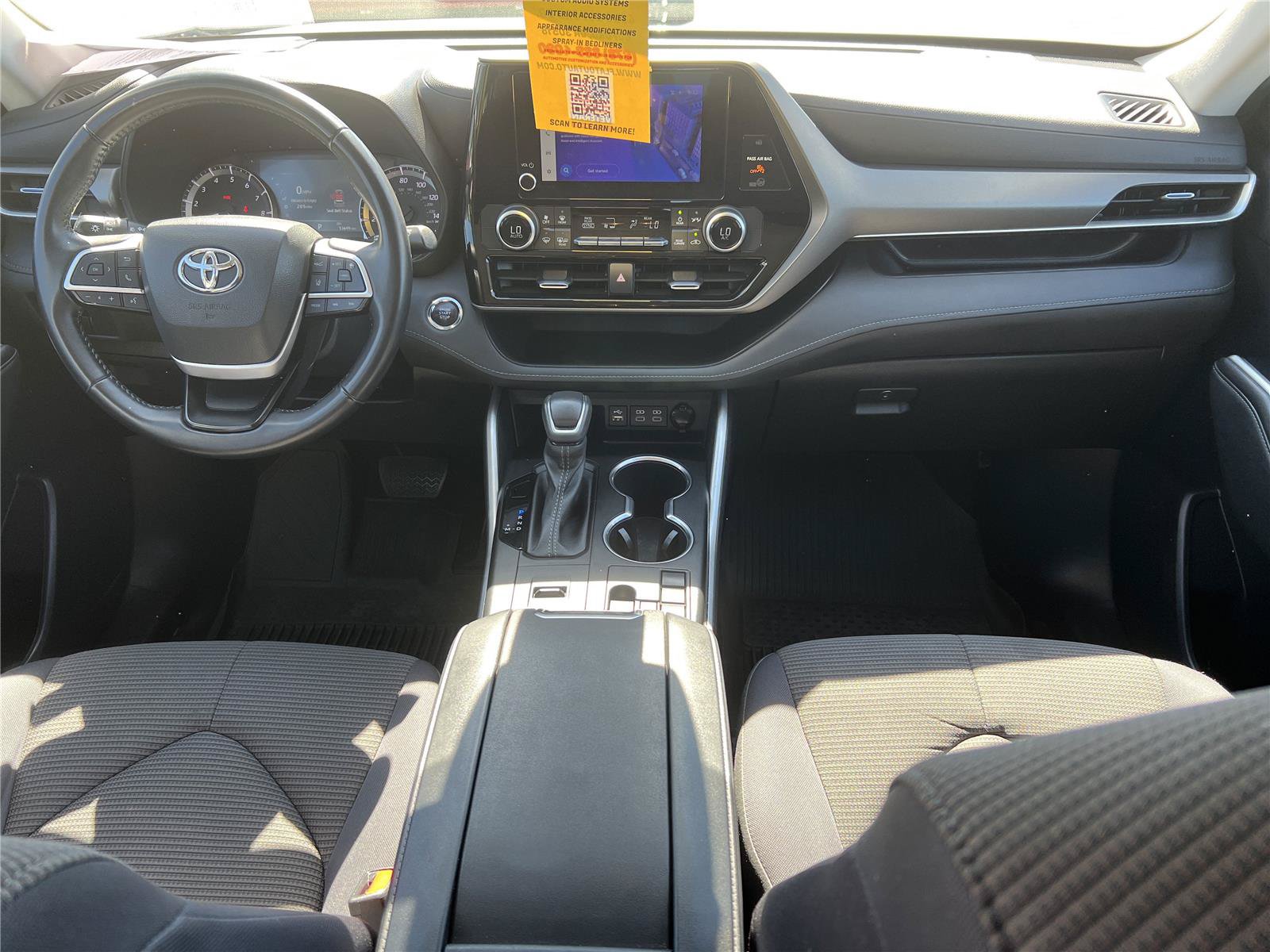 Used 2023 Toyota Highlander LE FWD image 5