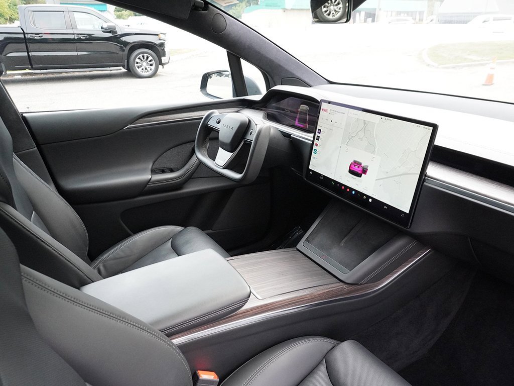 Used 2022 Tesla Model X image 34