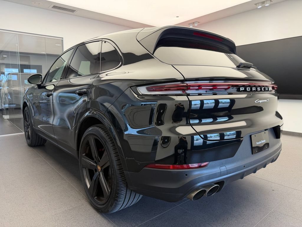 Used 2025 Porsche Cayenne S AWD/4WD image 3