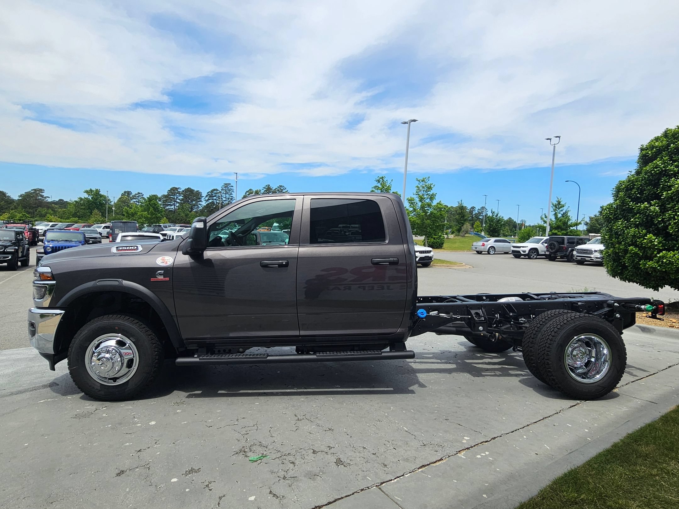New 2026 RAM 3500 Tradesman AWD/4WD image 4