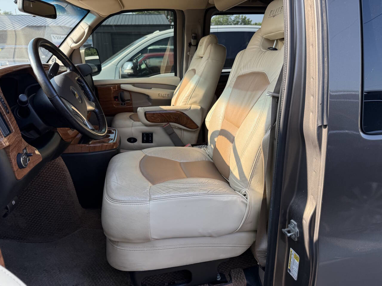 Used 2015 Chevrolet Express 2500 image 17