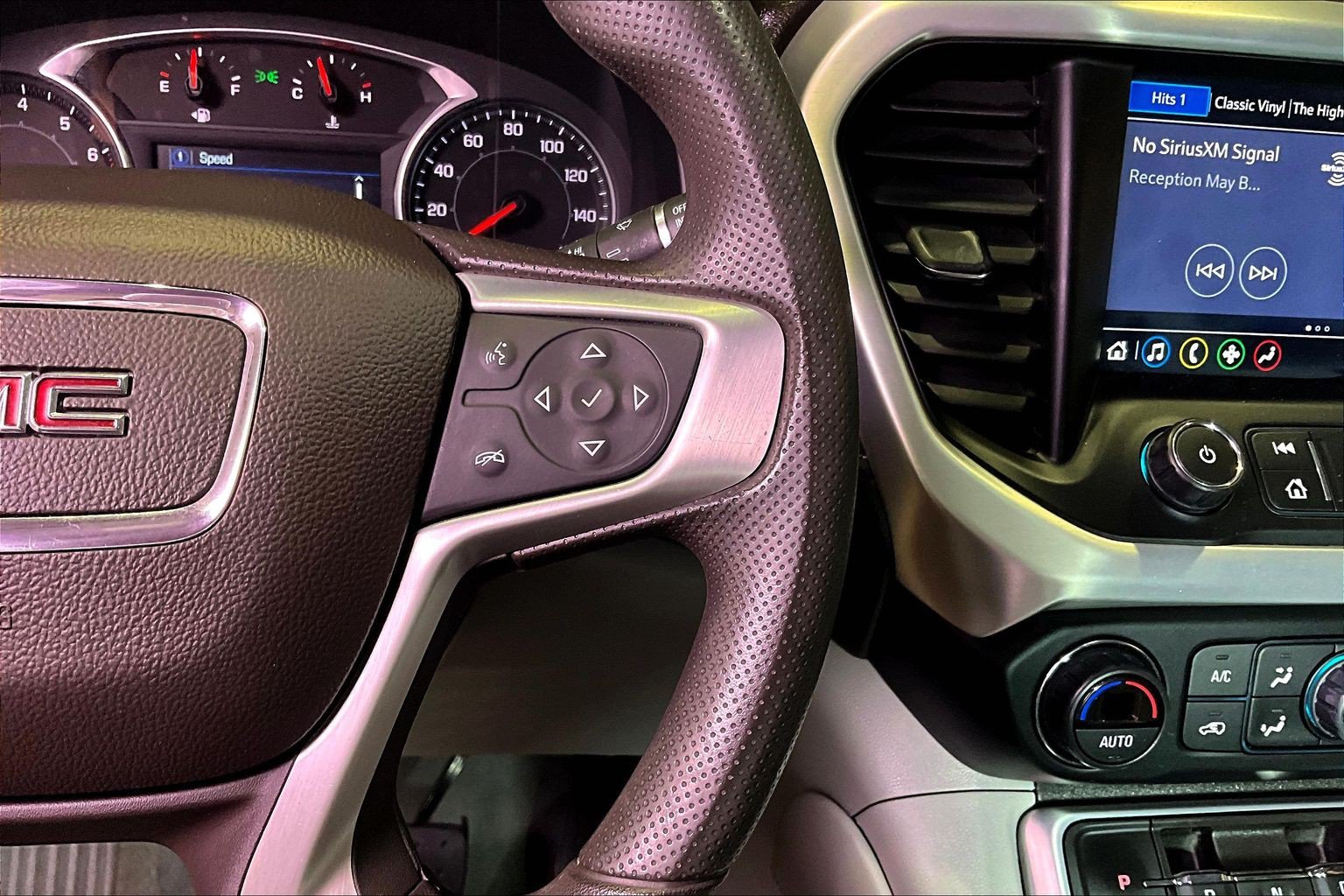 Used 2022 GMC Acadia SLE FWD image 13