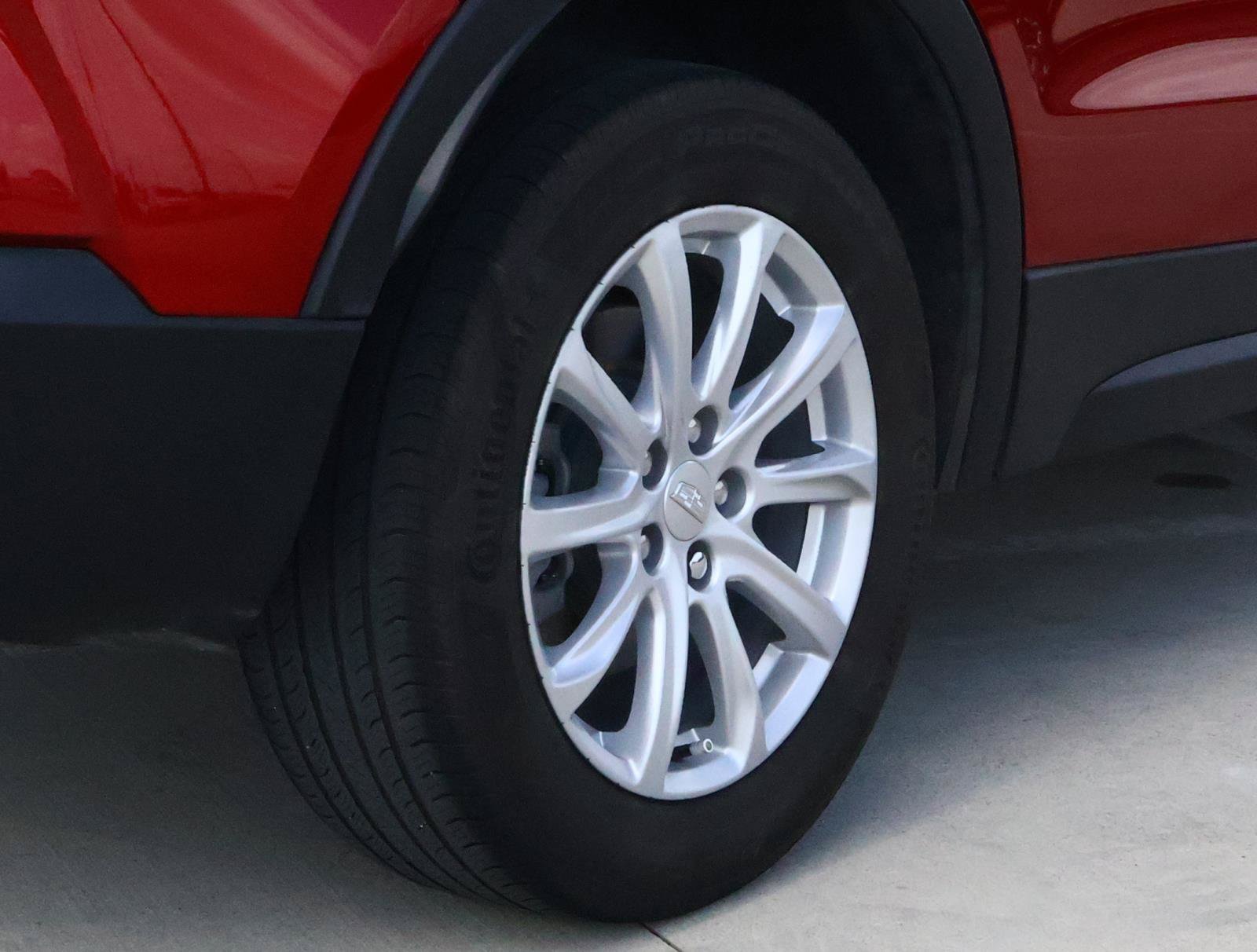 Used 2023 Cadillac XT4 Luxury w/ Cold Weather Package FWD image 12