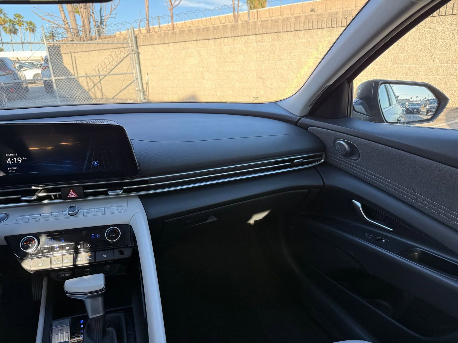 Used 2025 Hyundai Elantra Limited image 38