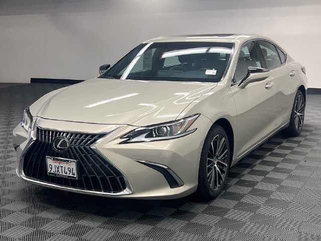 Used 2024 Lexus ES 350 w/ Premium Package FWD image 2