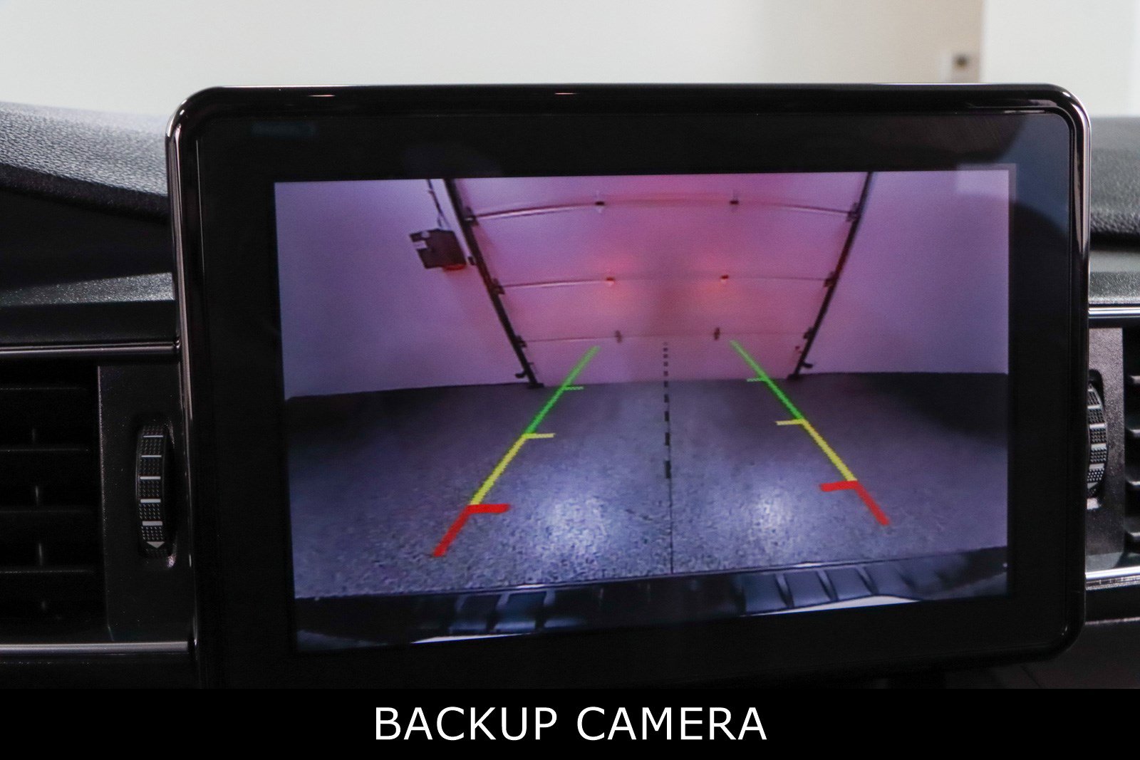 Used 2022 Ford Explorer XLT w/ XLT Sport Appearance Package image 19