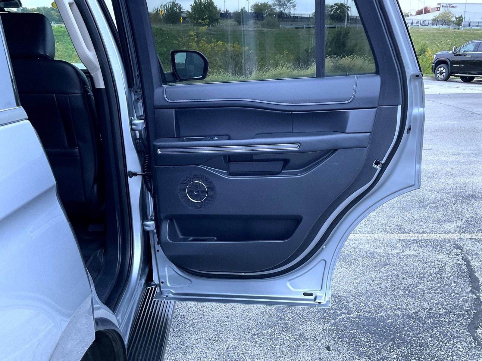 Used 2024 Ford Expedition XLT image 17