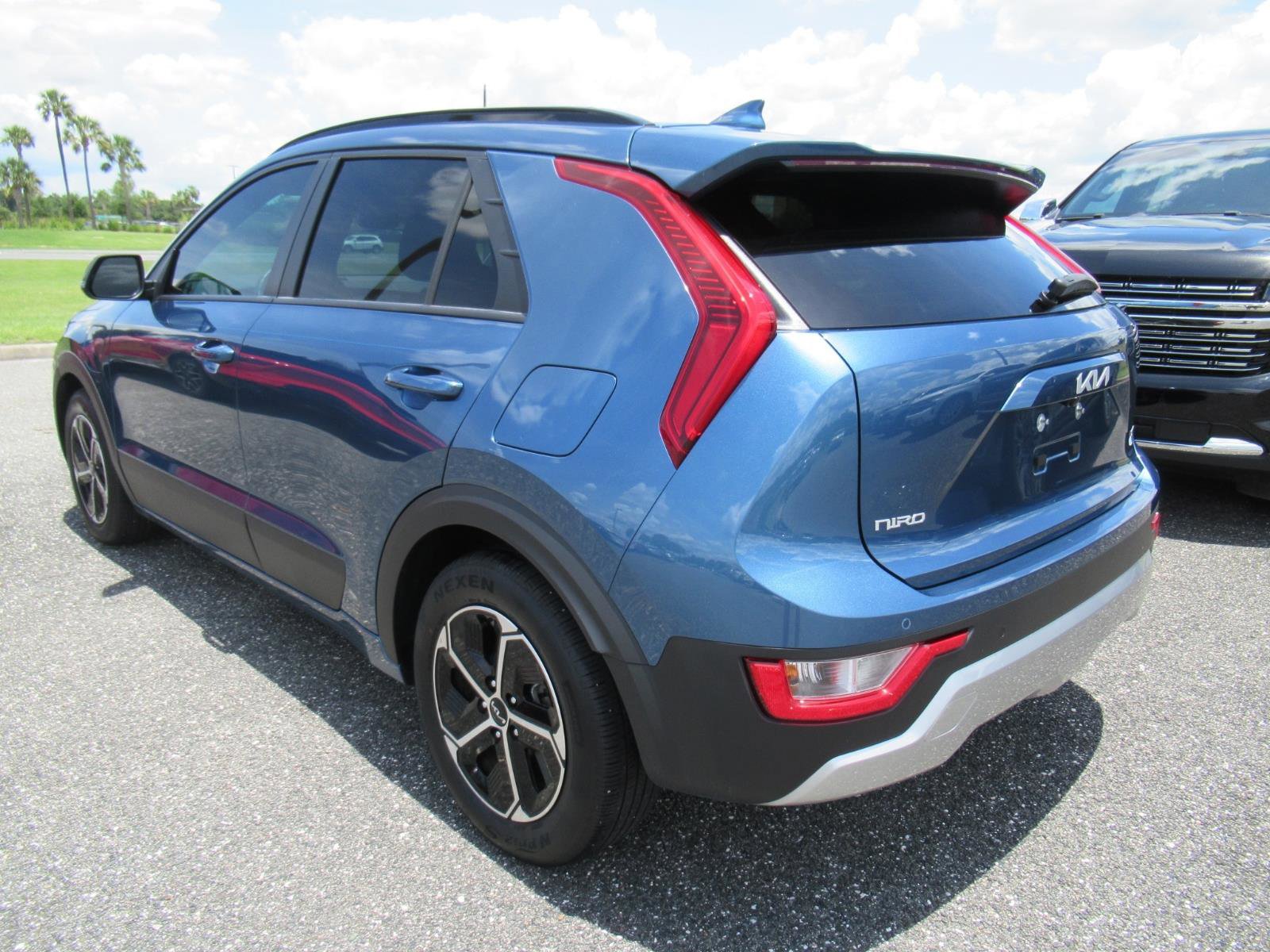 Used 2023 Kia Niro EX FWD image 5