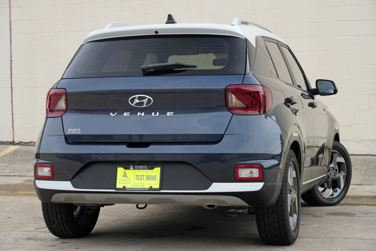 Used 2022 Hyundai Venue Limited FWD image 4