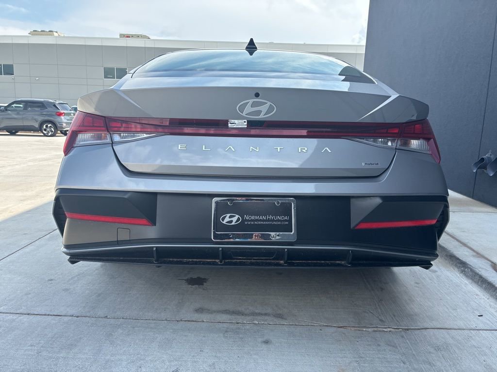 Used 2025 Hyundai Elantra Limited image 5