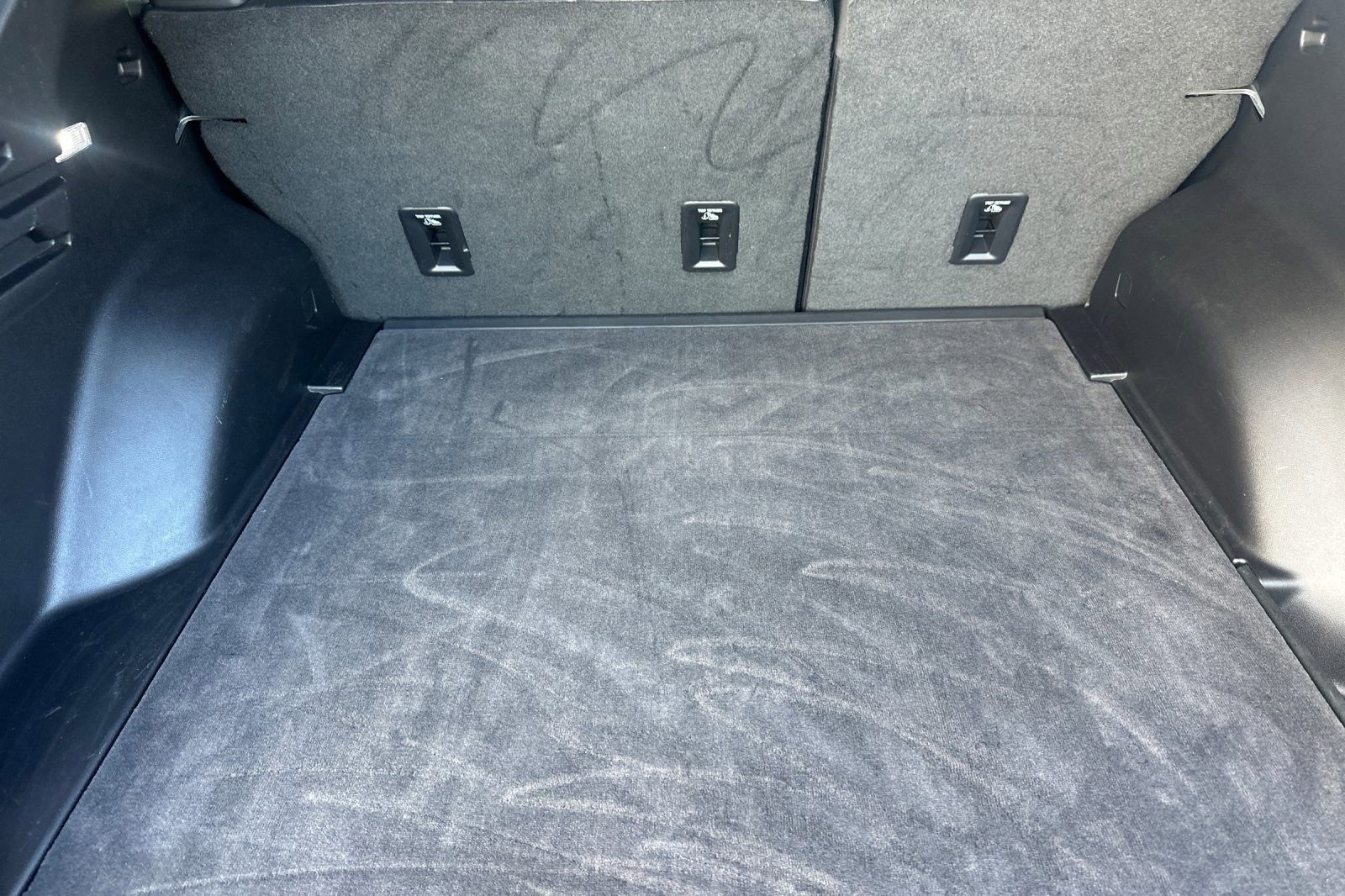 Used 2025 Chevrolet Equinox EV LT w/ Convenience Package image 16