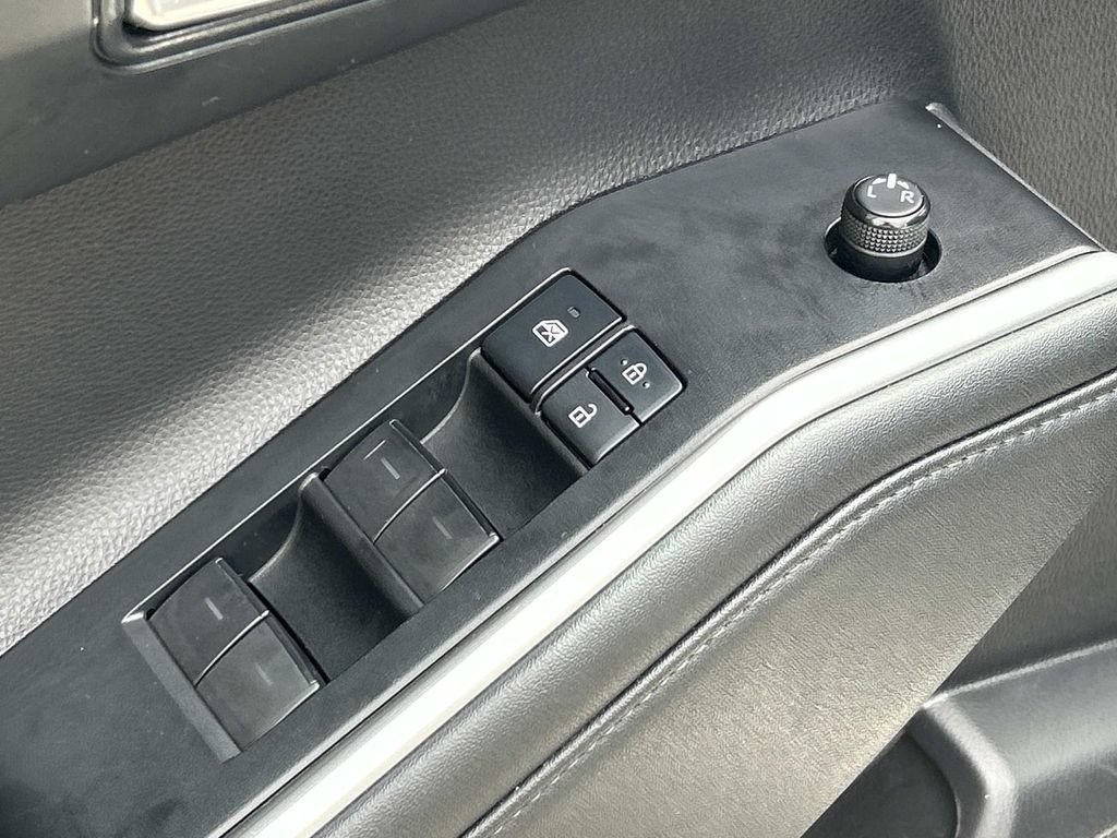 Used 2021 Toyota Highlander XLE FWD image 20