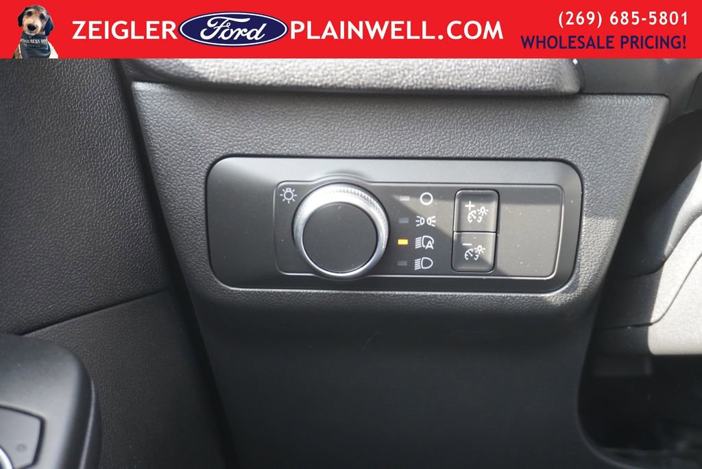Used 2022 Ford Escape SE w/ Cold Weather Package image 30