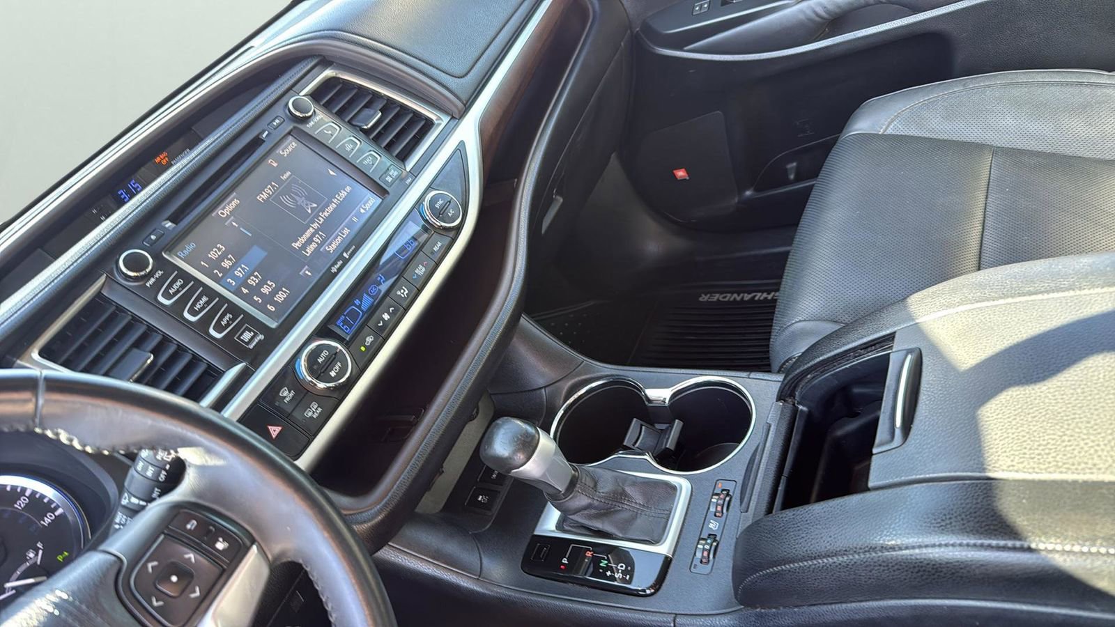 Used 2015 Toyota Highlander Limited image 21