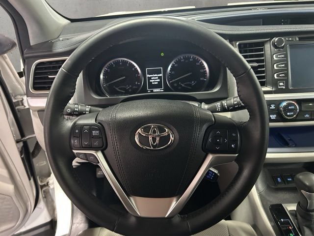 Used 2016 Toyota Highlander Limited AWD/4WD image 30