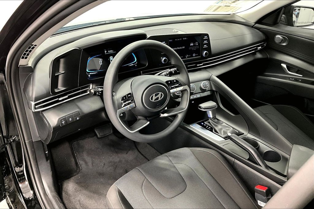 New 2026 Hyundai Elantra SE FWD image 19