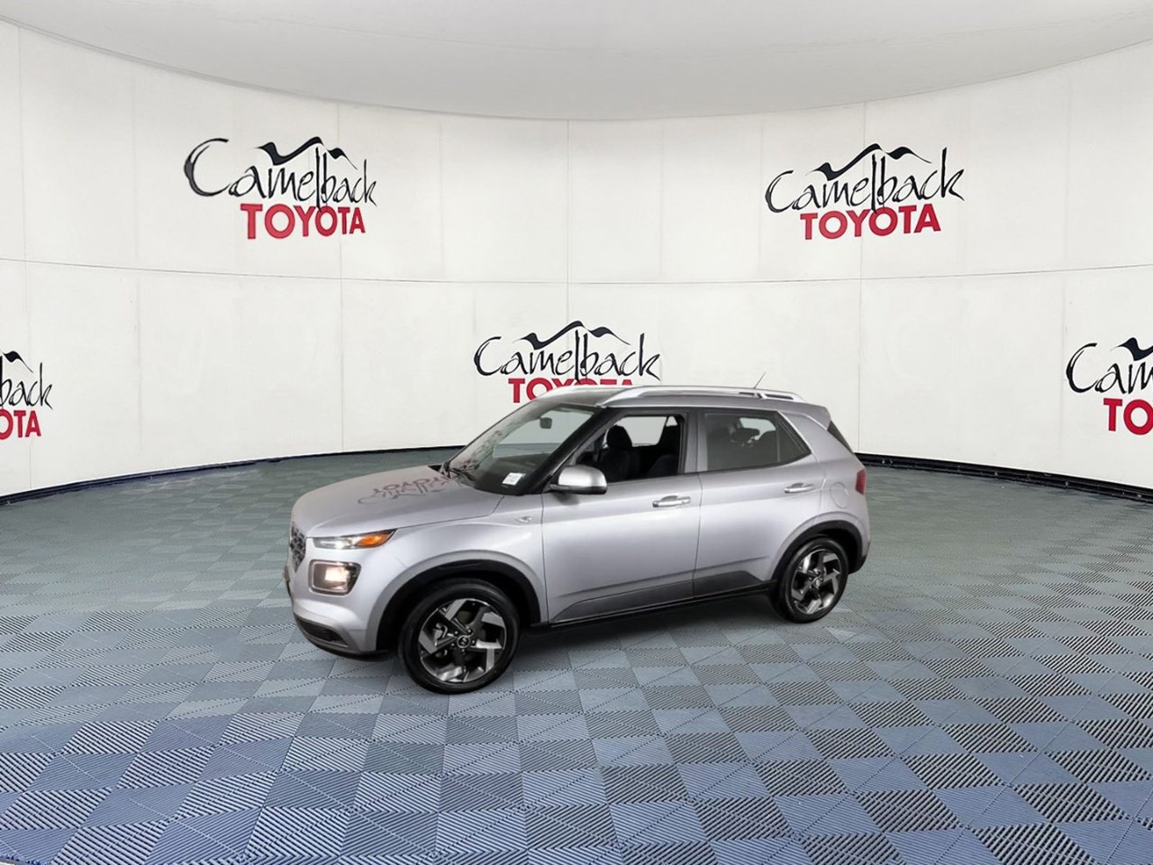 Used 2025 Hyundai Venue SEL FWD image 7