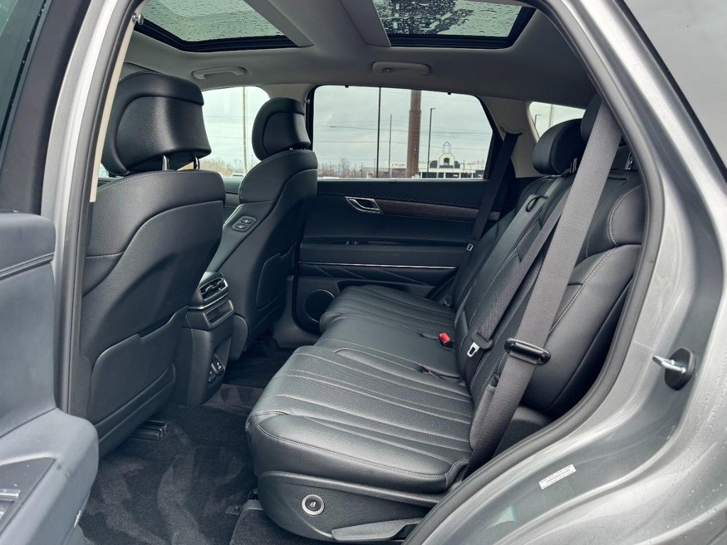 Certified 2025 Genesis GV80 2.5T Select image 10