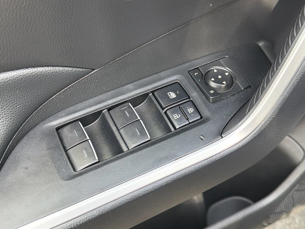 Used 2025 Toyota RAV4 XLE AWD/4WD image 19