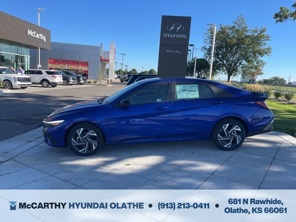 Used 2025 Hyundai Elantra Sport FWD image 12