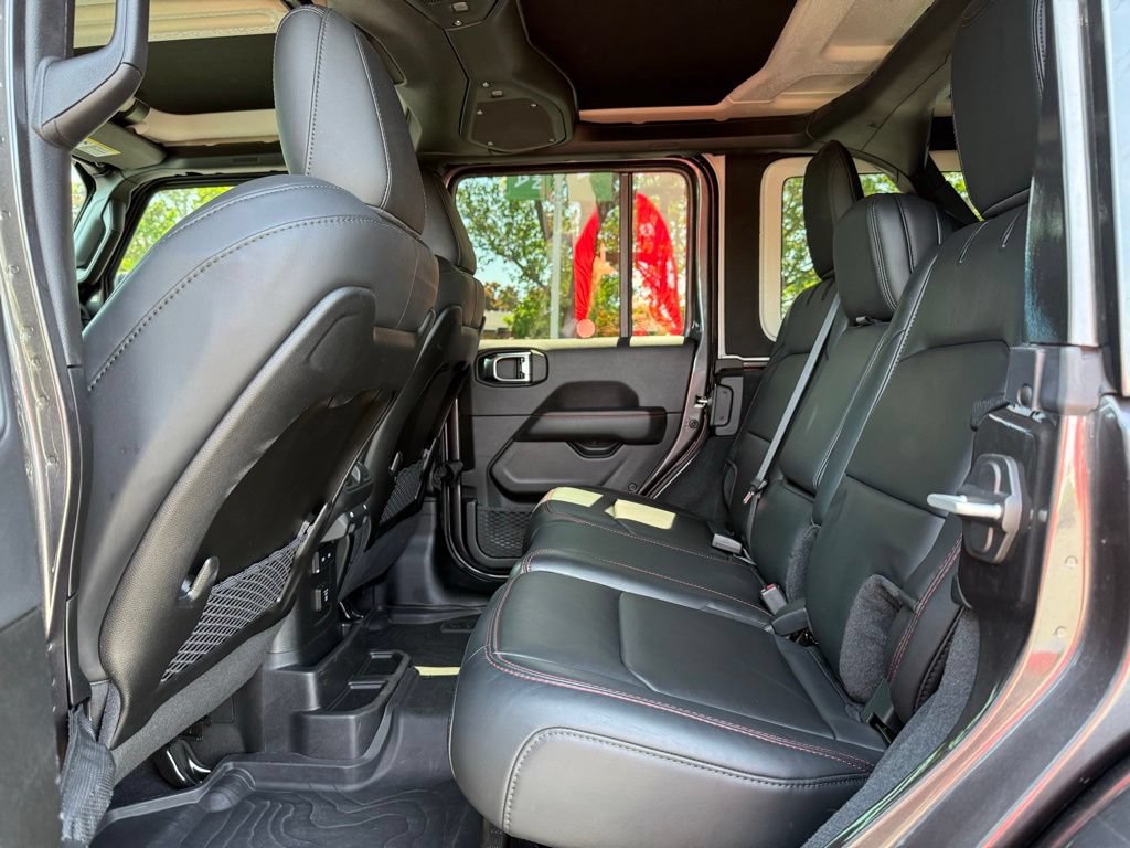Used 2025 Jeep Wrangler Unlimited Rubicon AWD/4WD image 16