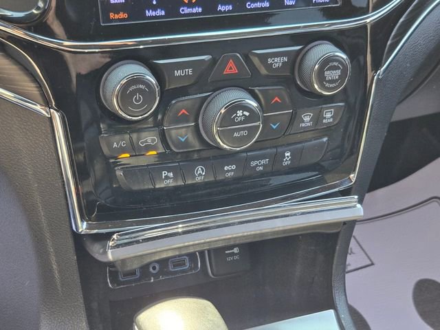 Used 2019 Jeep Grand Cherokee Limited w/ Luxury Group II AWD/4WD image 26