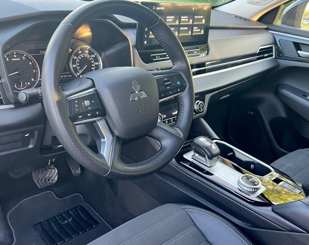 Used 2025 Mitsubishi Outlander SE AWD/4WD image 20