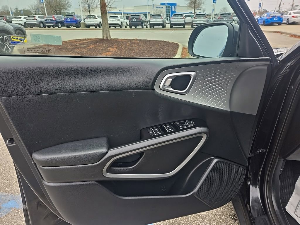 Used 2024 Kia Soul LX w/ Option Group 015 image 14