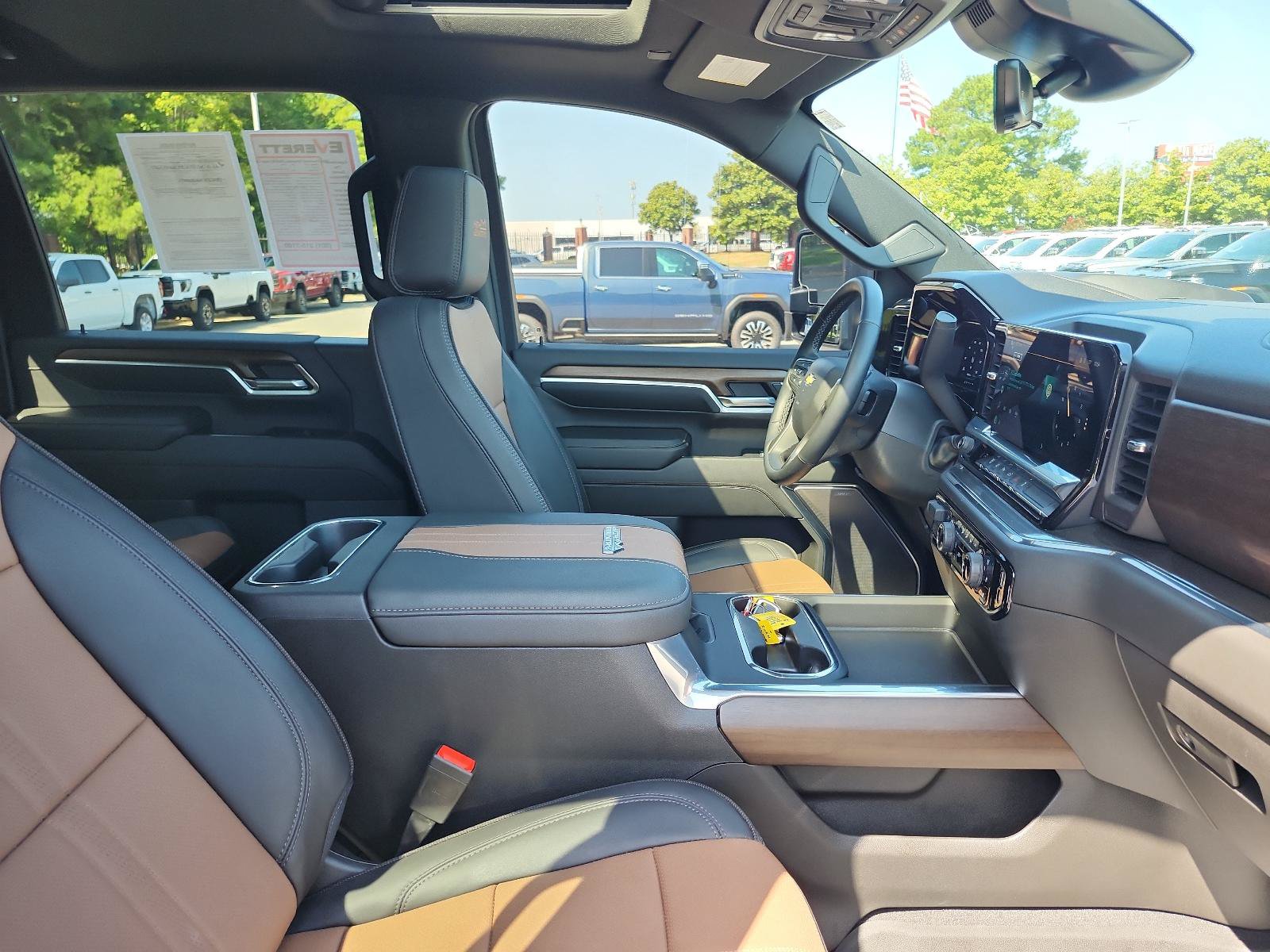 Used 2024 Chevrolet Silverado 3500 High Country w/ High Country Premium Package AWD/4WD image 11